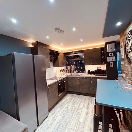 Modern Suites -5 Bedroom House- With Free Parking Birmingham City 外观 照片