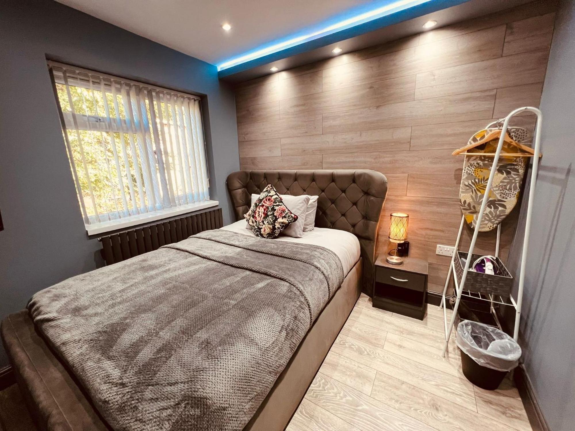 Modern Suites -5 Bedroom House- With Free Parking Birmingham City 外观 照片