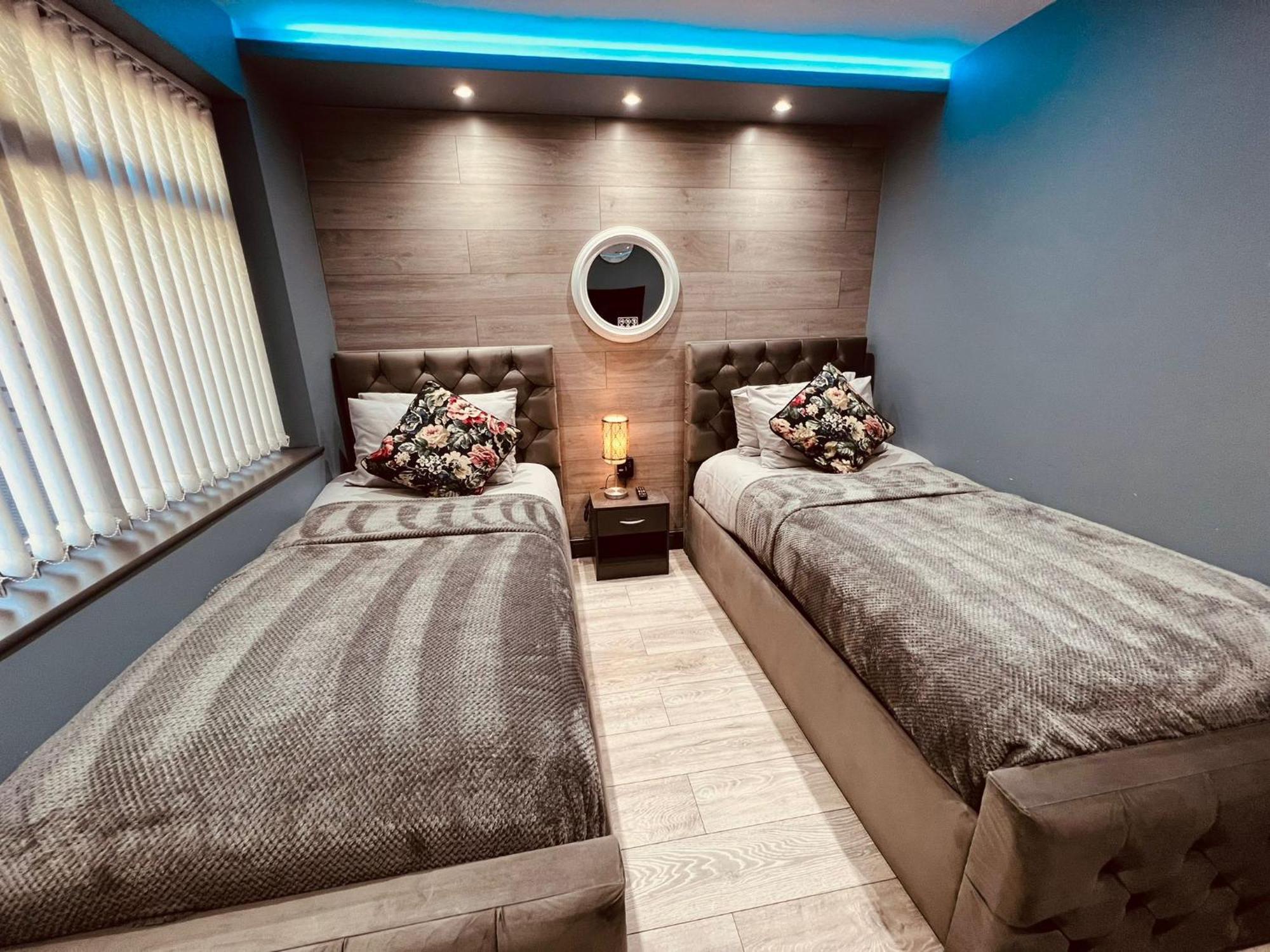 Modern Suites -5 Bedroom House- With Free Parking Birmingham City 外观 照片
