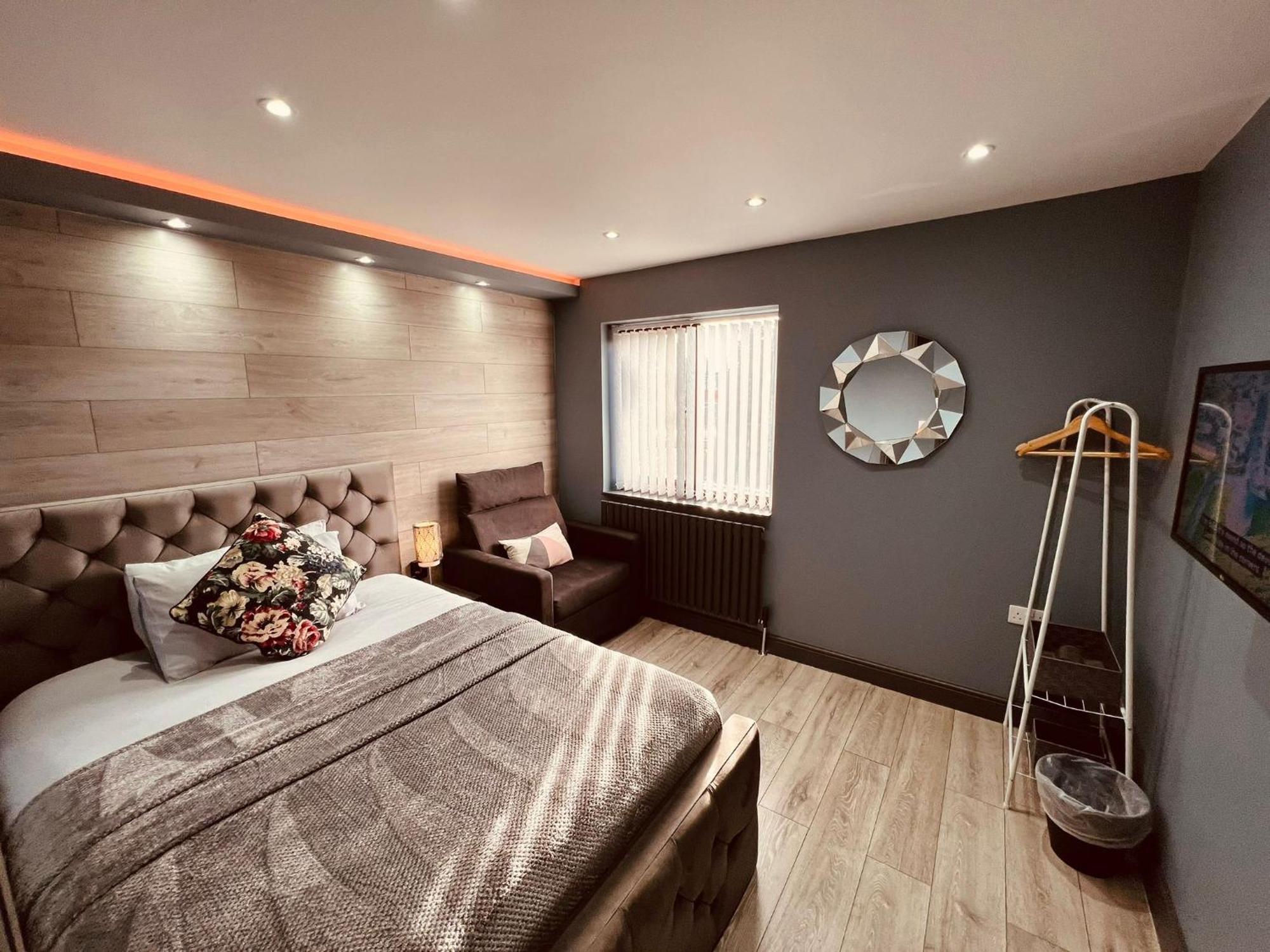 Modern Suites -5 Bedroom House- With Free Parking Birmingham City 外观 照片
