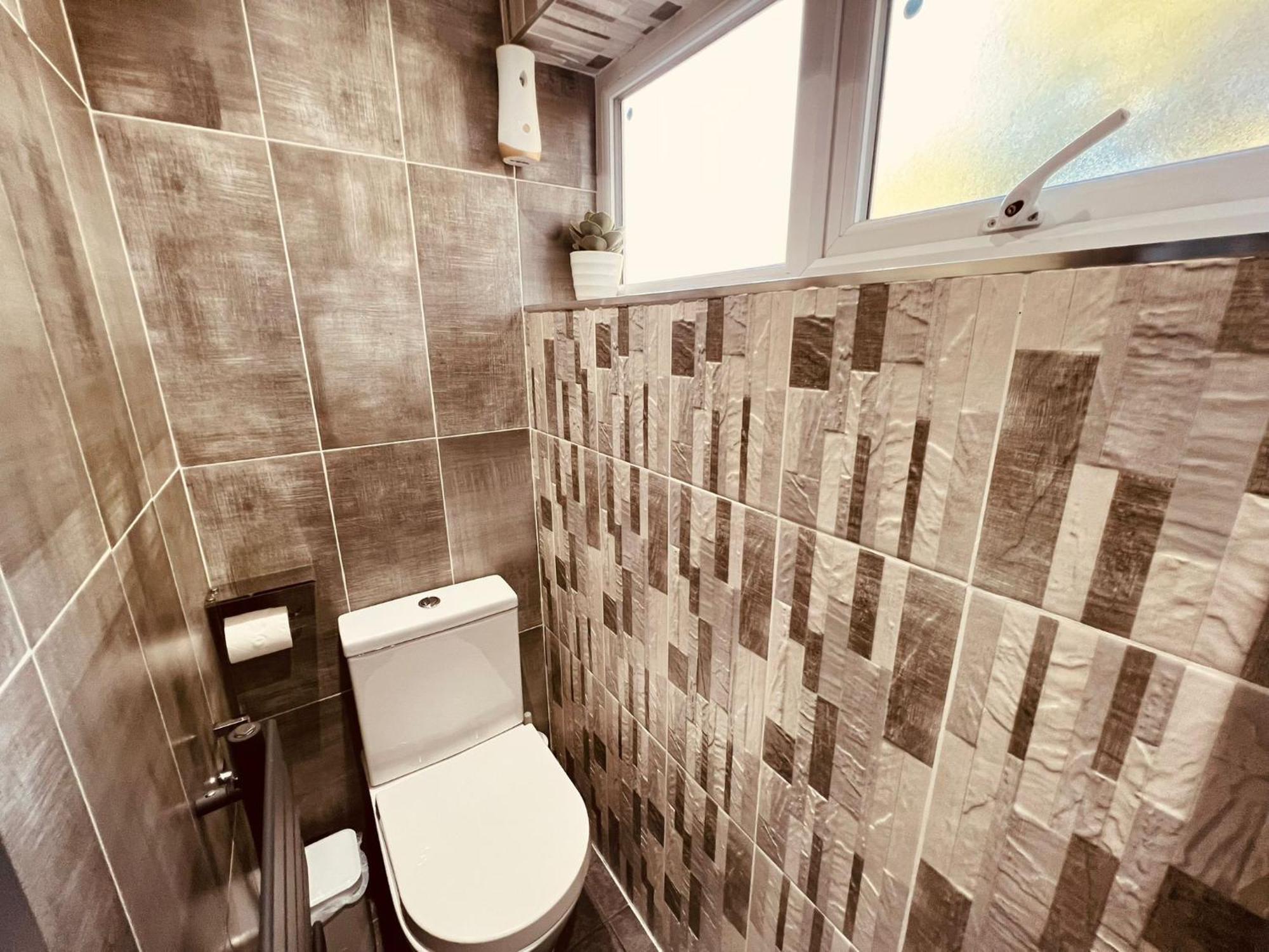Modern Suites -5 Bedroom House- With Free Parking Birmingham City 外观 照片