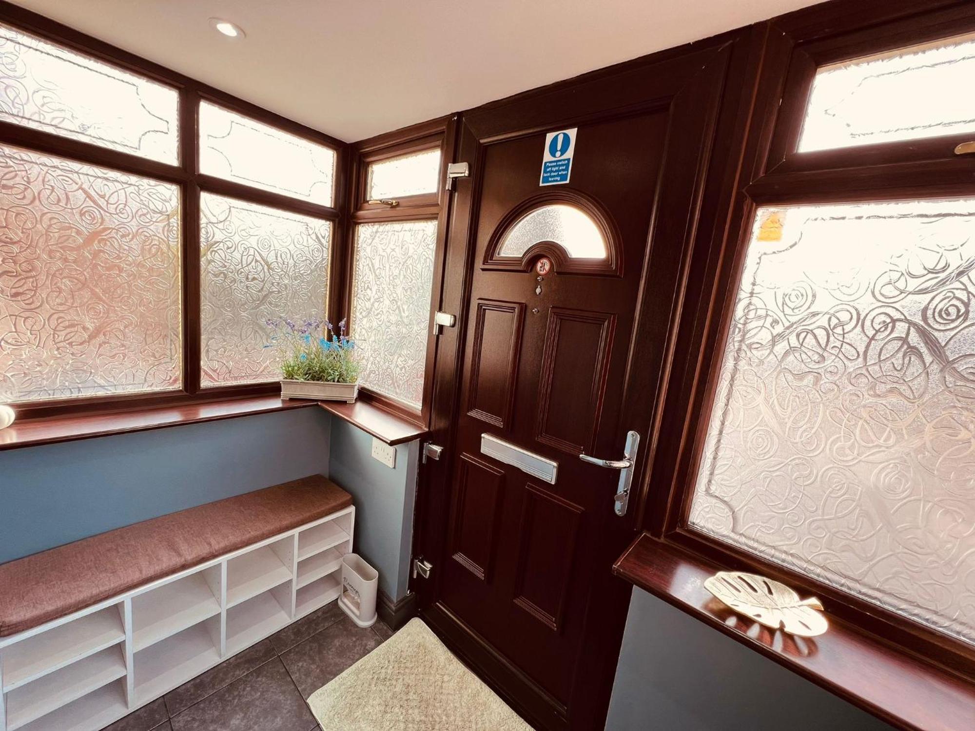 Modern Suites -5 Bedroom House- With Free Parking Birmingham City 外观 照片