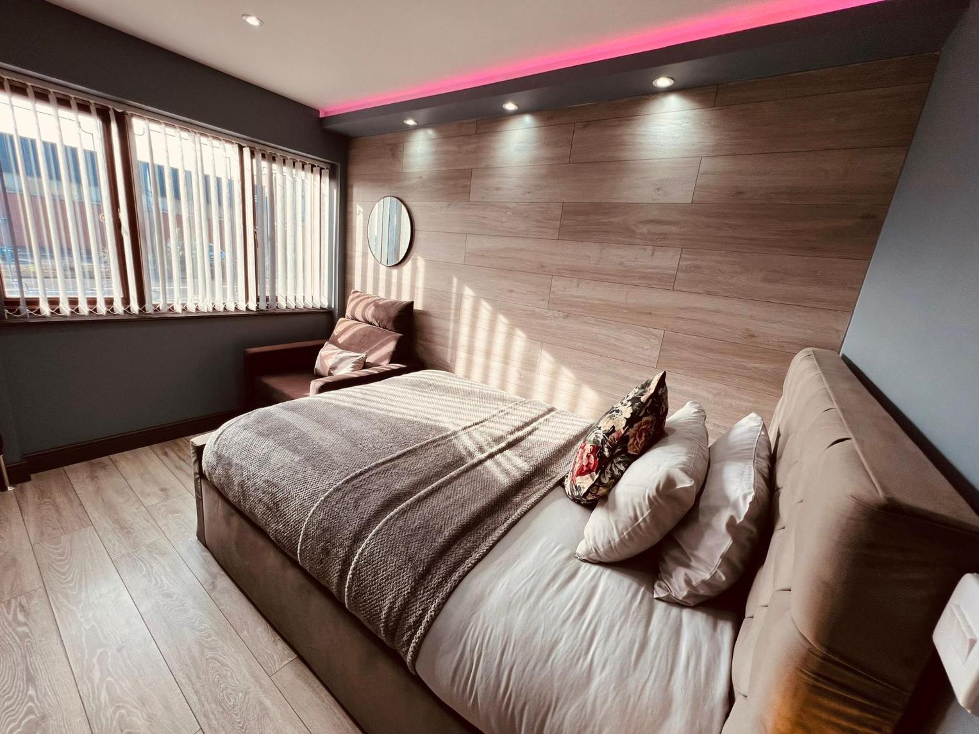 Modern Suites -5 Bedroom House- With Free Parking Birmingham City 外观 照片