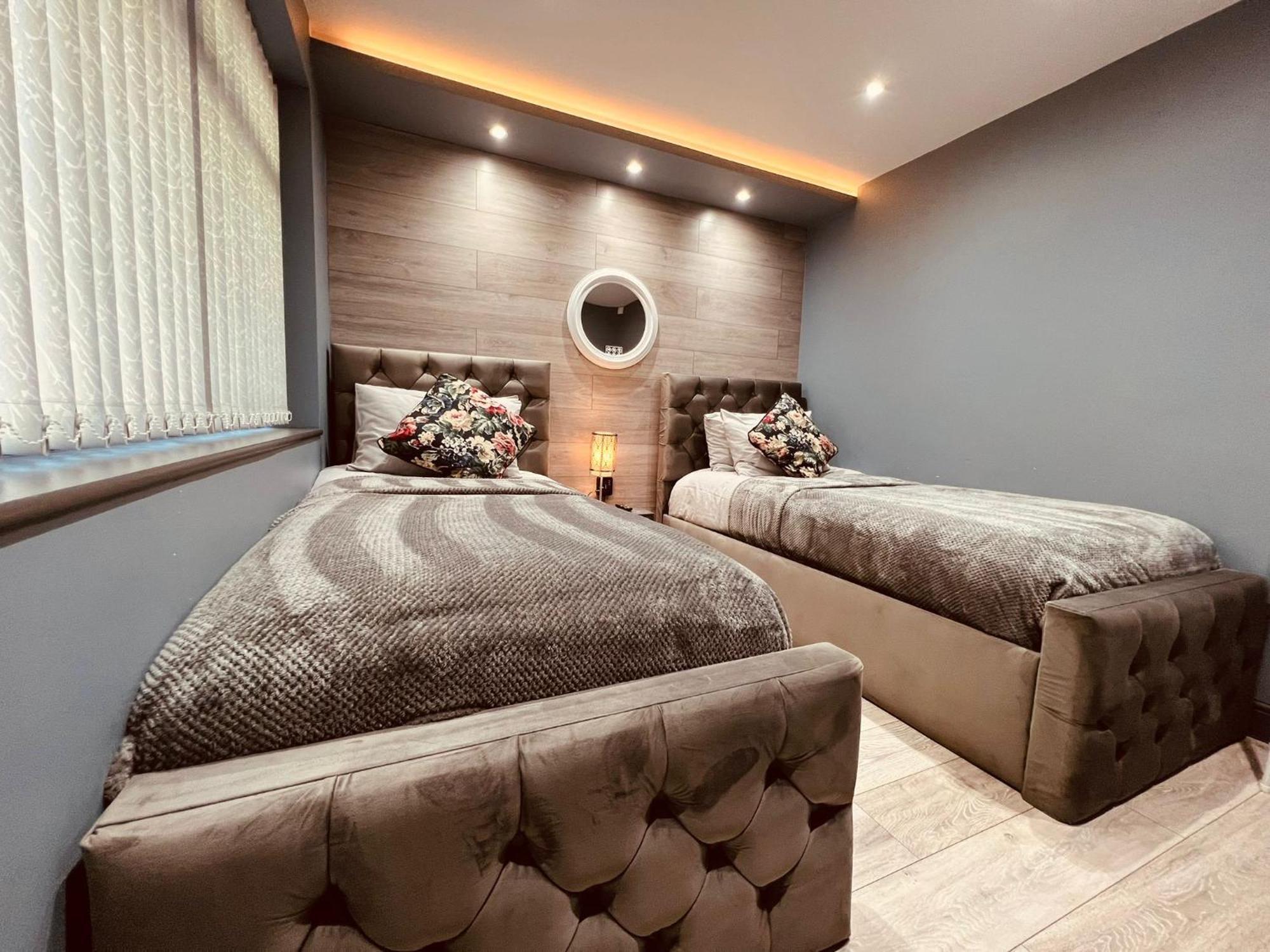 Modern Suites -5 Bedroom House- With Free Parking Birmingham City 外观 照片