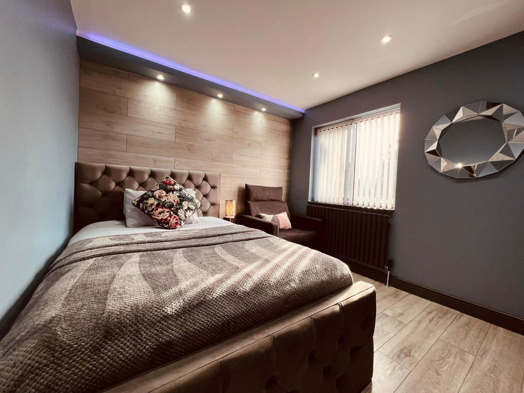 Modern Suites -5 Bedroom House- With Free Parking Birmingham City 外观 照片