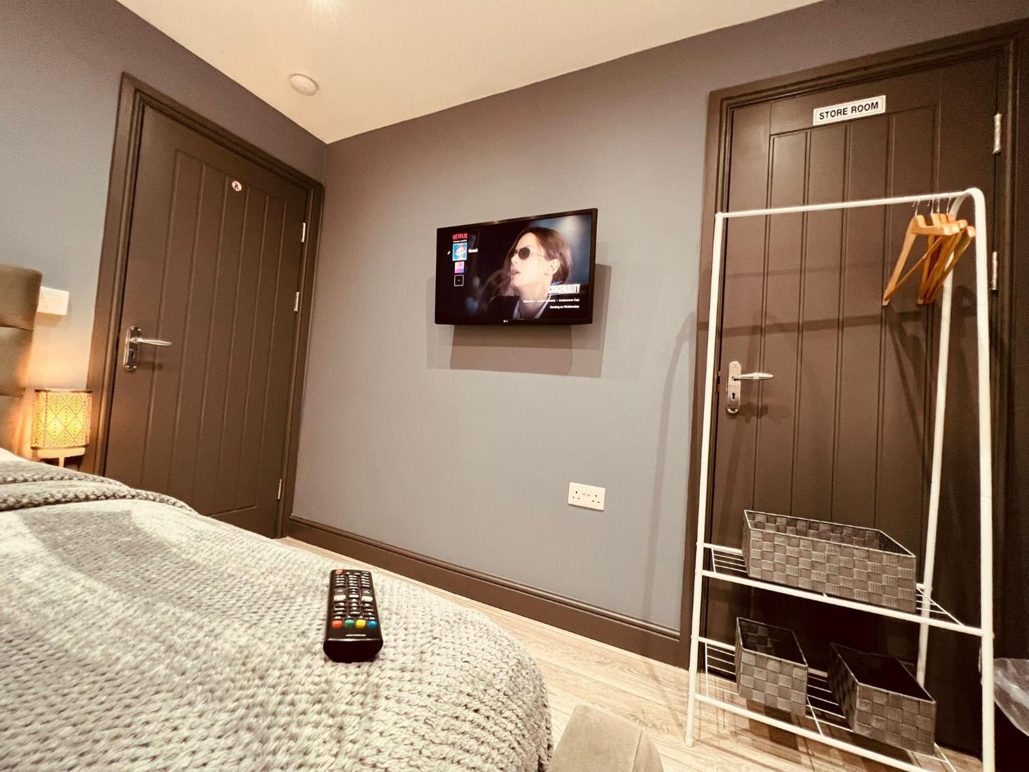 Modern Suites -5 Bedroom House- With Free Parking Birmingham City 外观 照片
