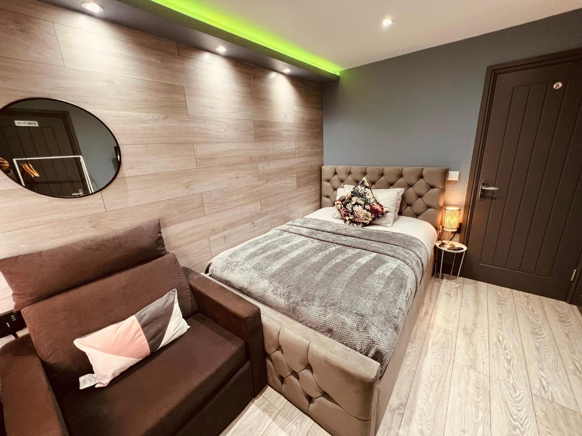 Modern Suites -5 Bedroom House- With Free Parking Birmingham City 外观 照片
