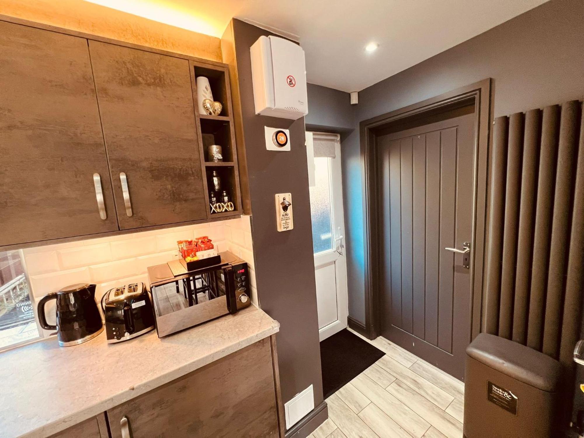 Modern Suites -5 Bedroom House- With Free Parking Birmingham City 外观 照片