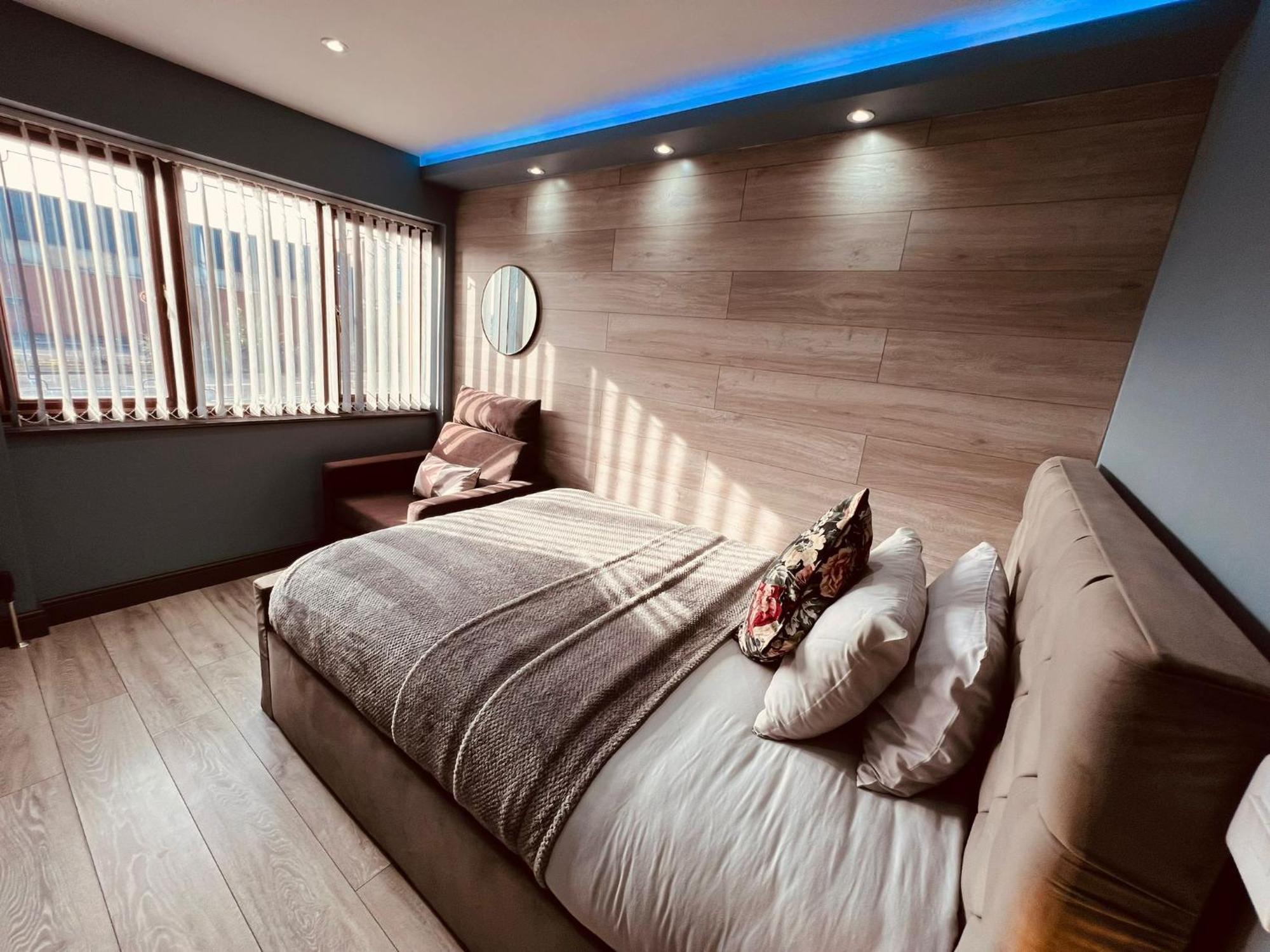 Modern Suites -5 Bedroom House- With Free Parking Birmingham City 外观 照片