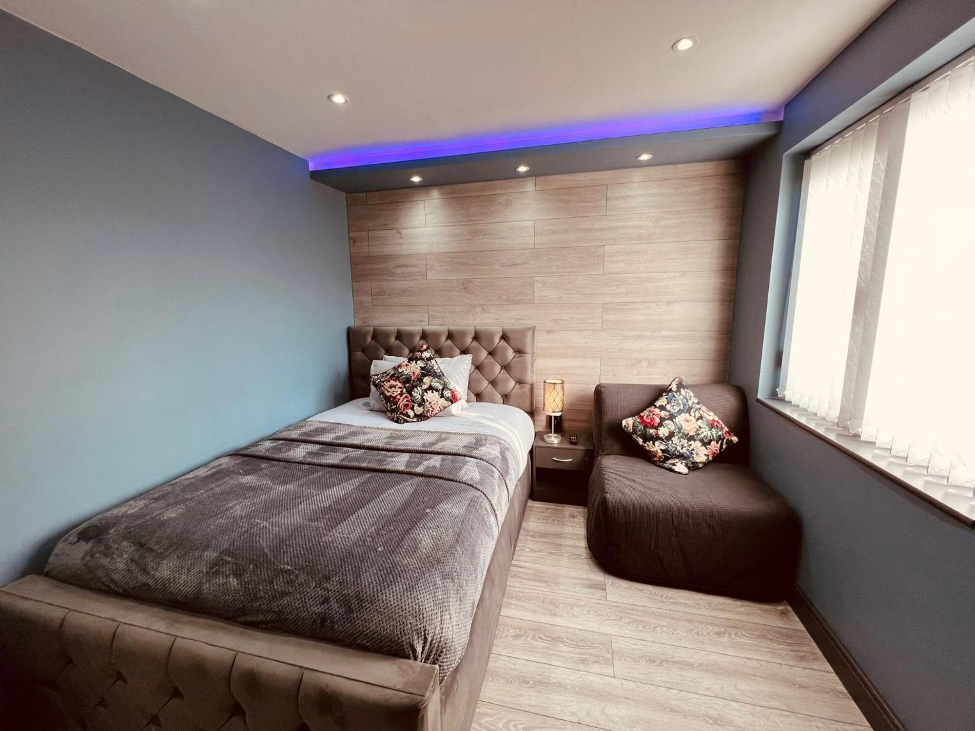 Modern Suites -5 Bedroom House- With Free Parking Birmingham City 外观 照片