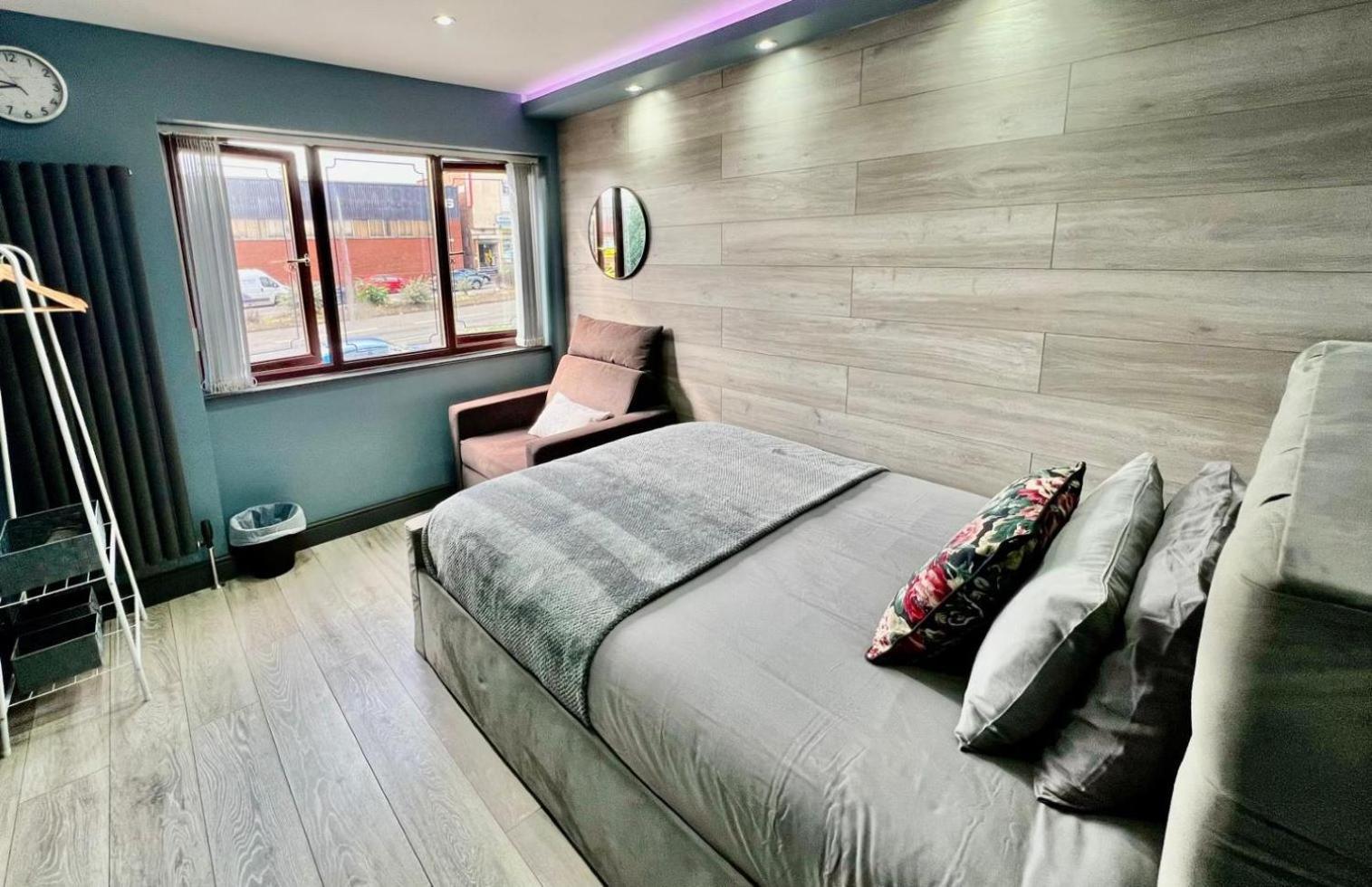 Modern Suites -5 Bedroom House- With Free Parking Birmingham City 外观 照片