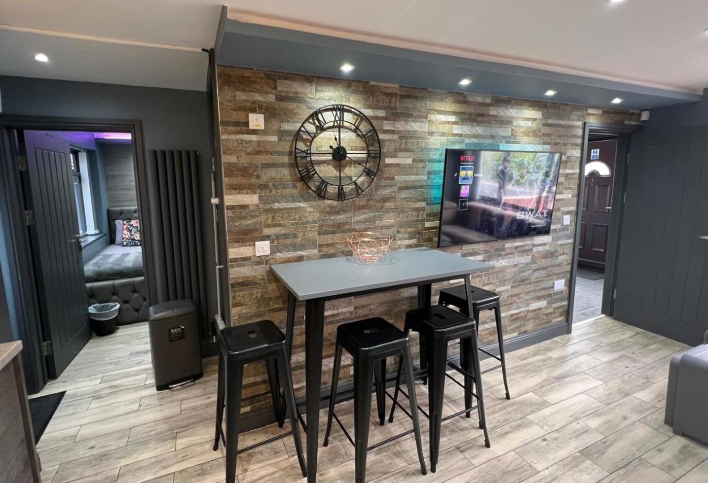 Modern Suites -5 Bedroom House- With Free Parking Birmingham City 外观 照片