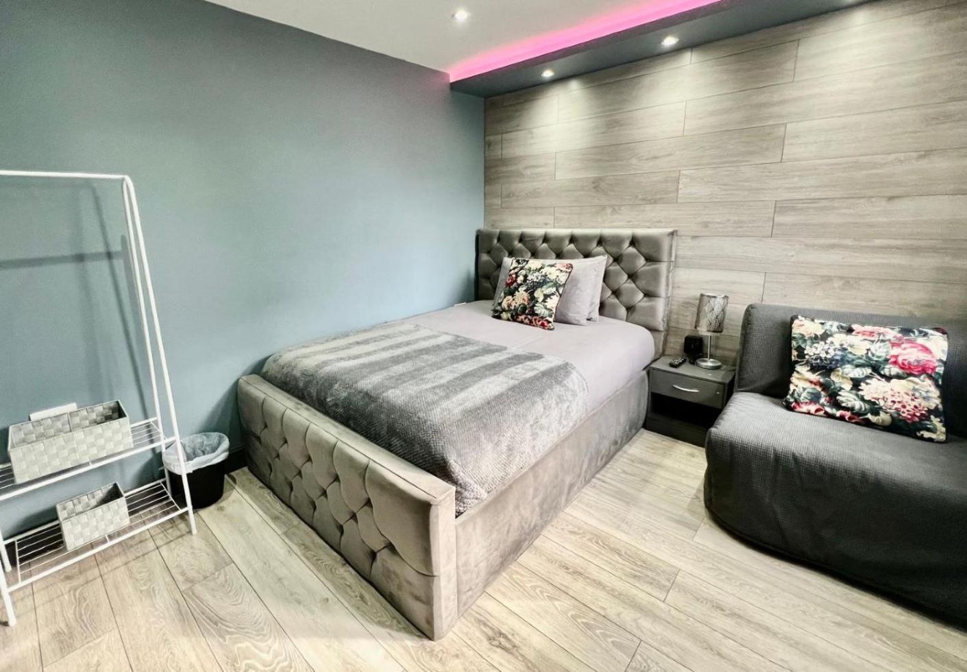 Modern Suites -5 Bedroom House- With Free Parking Birmingham City 外观 照片