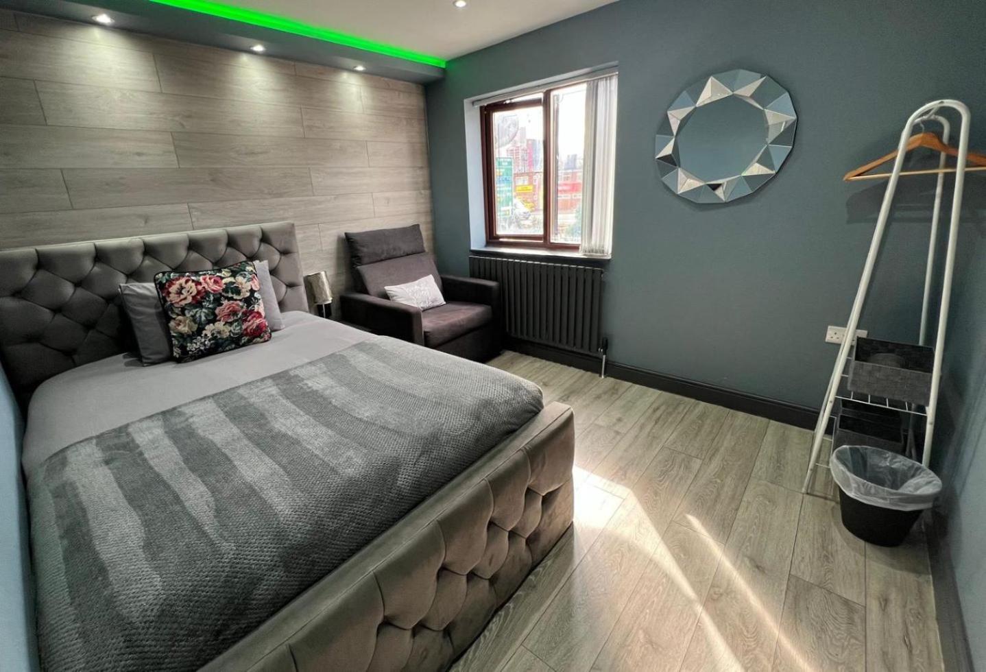 Modern Suites -5 Bedroom House- With Free Parking Birmingham City 外观 照片