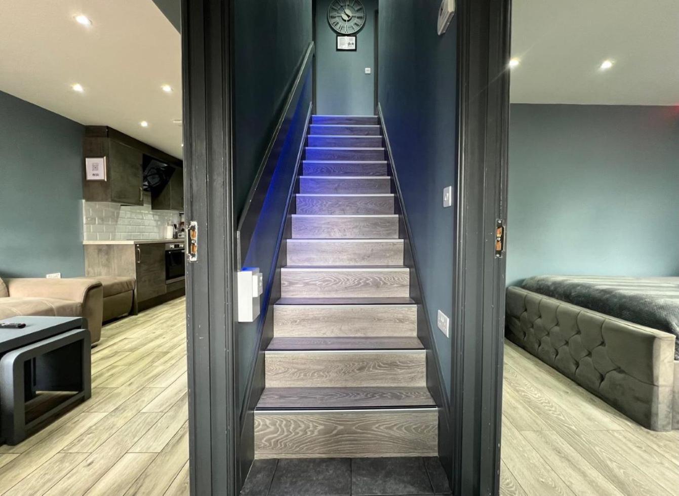 Modern Suites -5 Bedroom House- With Free Parking Birmingham City 外观 照片