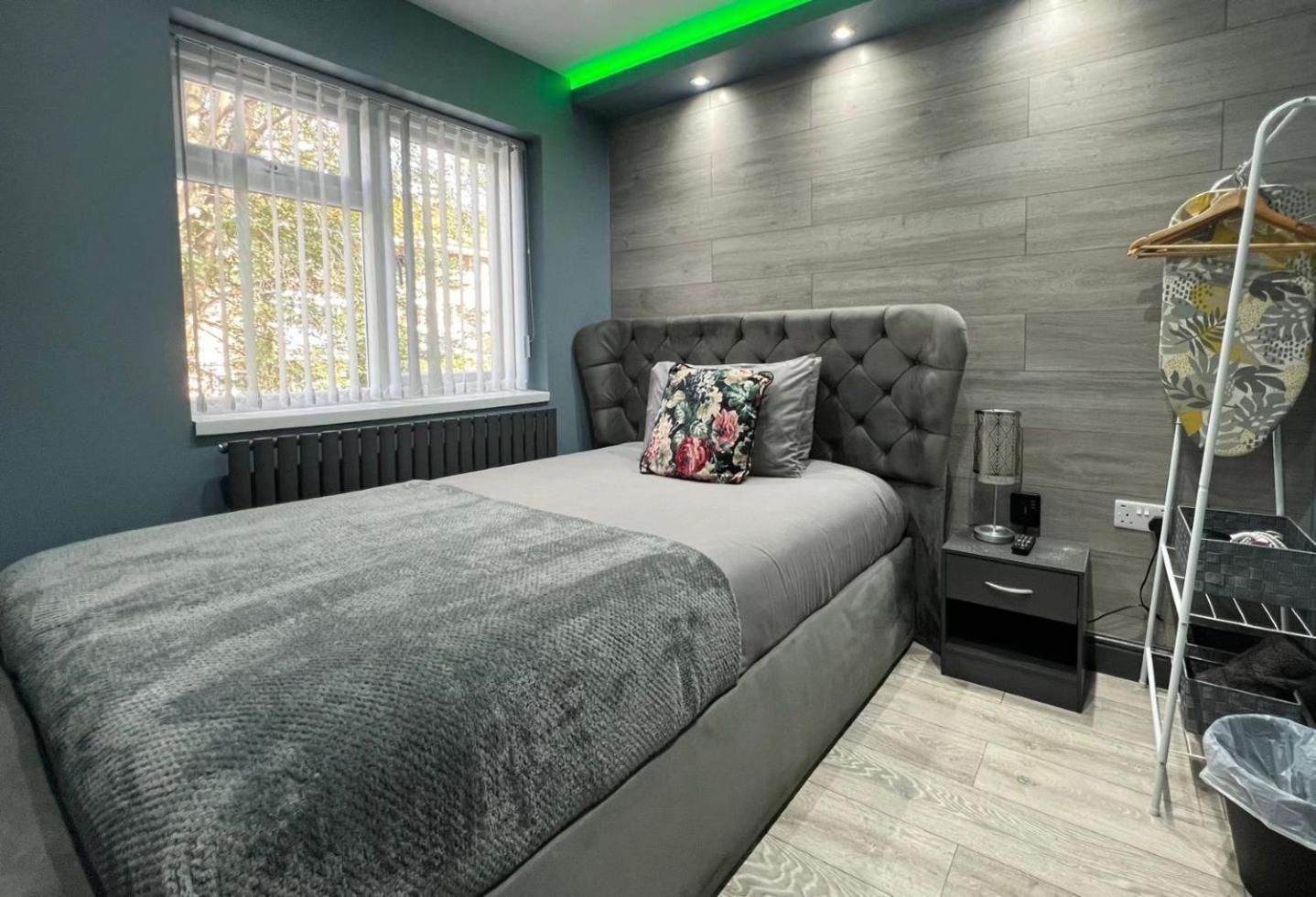 Modern Suites -5 Bedroom House- With Free Parking Birmingham City 外观 照片