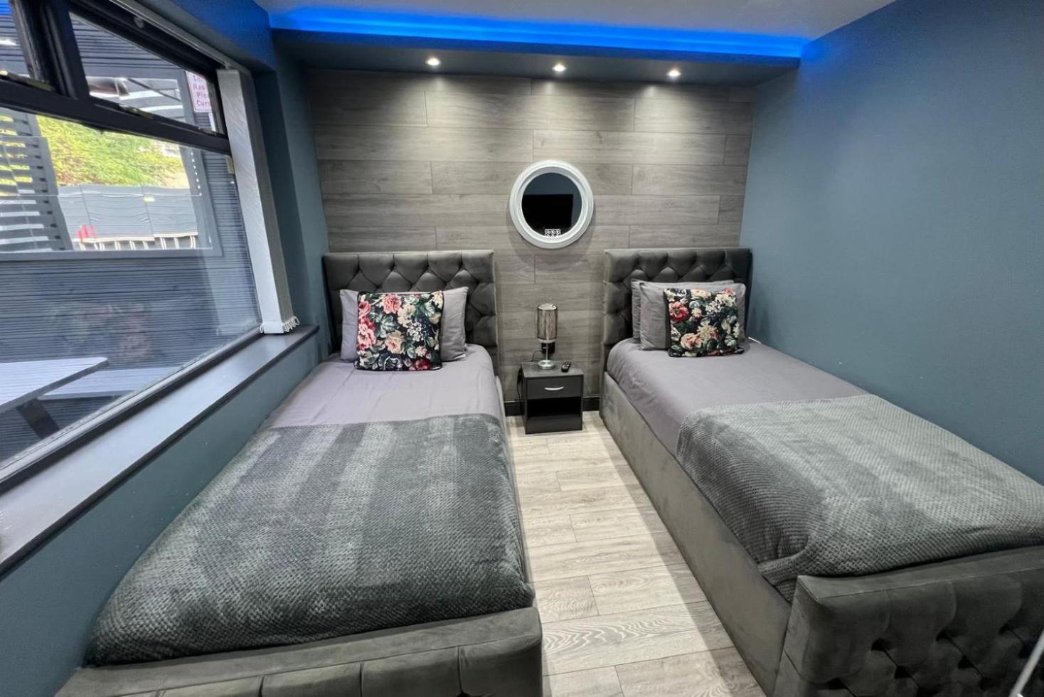 Modern Suites -5 Bedroom House- With Free Parking Birmingham City 外观 照片