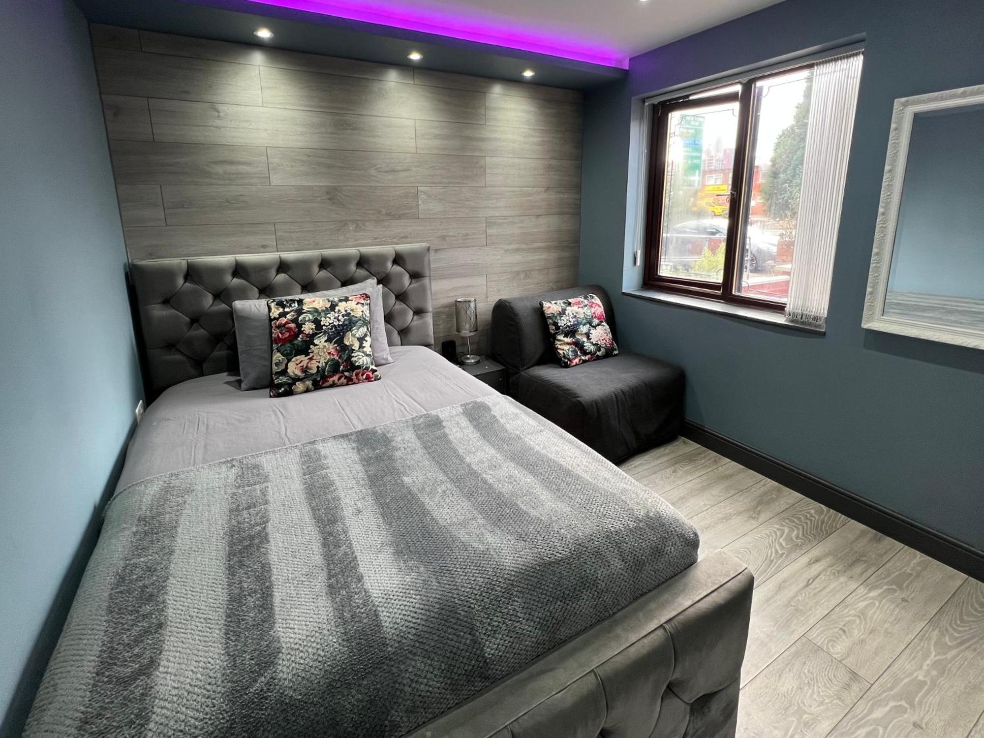 Modern Suites -5 Bedroom House- With Free Parking Birmingham City 外观 照片