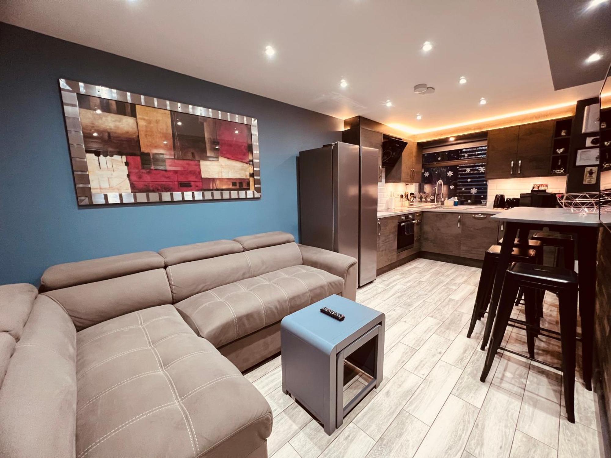 Modern Suites -5 Bedroom House- With Free Parking Birmingham City 外观 照片
